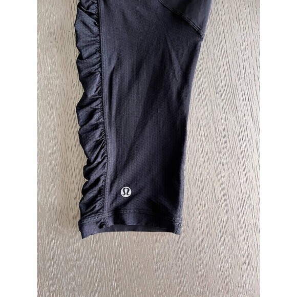 Lululemon Run in the Sun Crop Leggings Size 8-Deep Coal/Wee Are From Space Multi - Picture 9 of 10